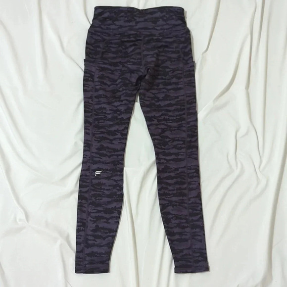 Fabletics Therma-Flex High-Waisted Pocket Legging, Color Pewter Tigress Size S - Picture 5 of 15